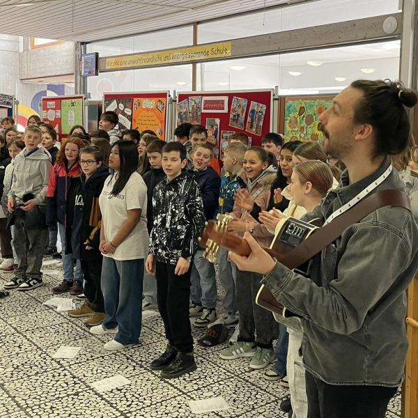 Musikalische Einlage unserer Stufe 6