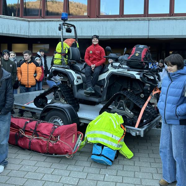 Vorstellung der Einsatzfahrzeuge und der Ausrüstung